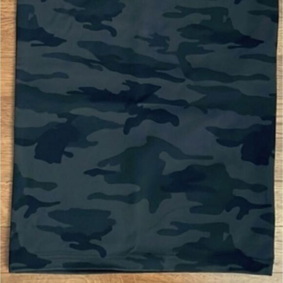 Sanctuary Camo Pencil Skirt This skirt is FABULOUS THE FIT IS 🔥IN SEASON 😉 - Picture 10 of 10